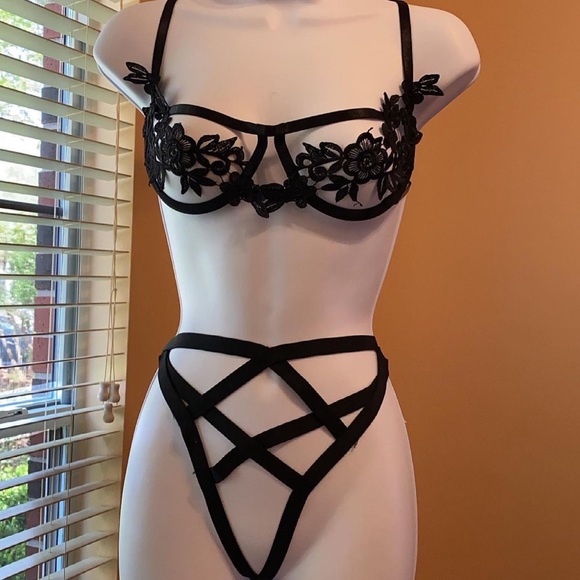 Bra & Panty Set - Picture 2 of 7